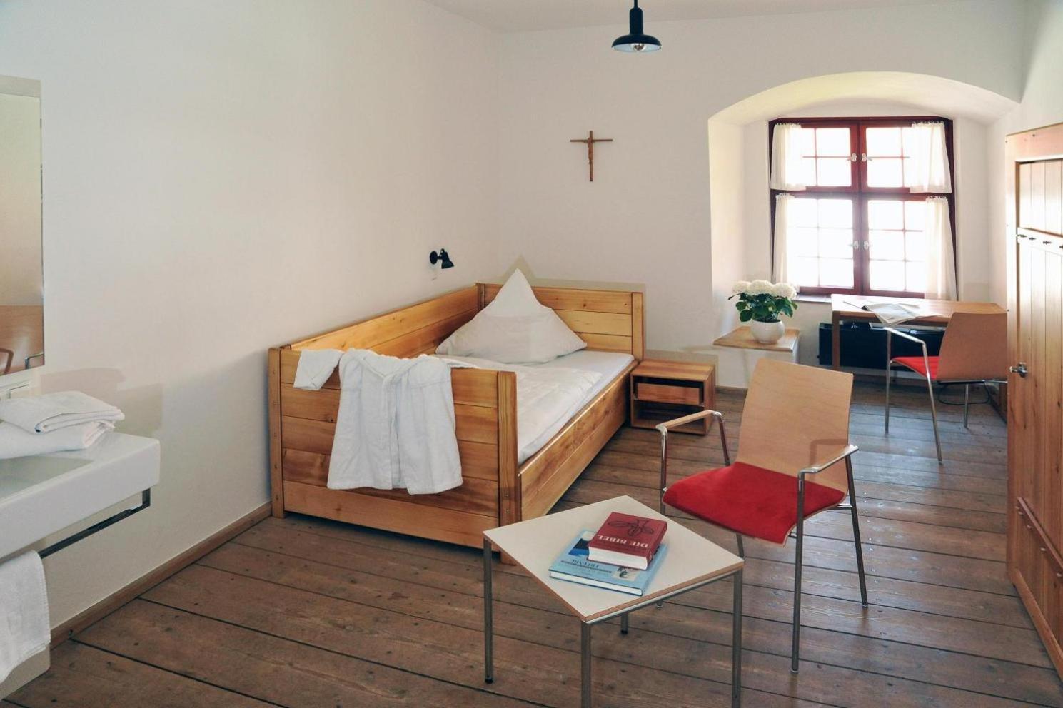 Tagungshaus Kloster Heiligkreuztal Altheim  Exteriör bild