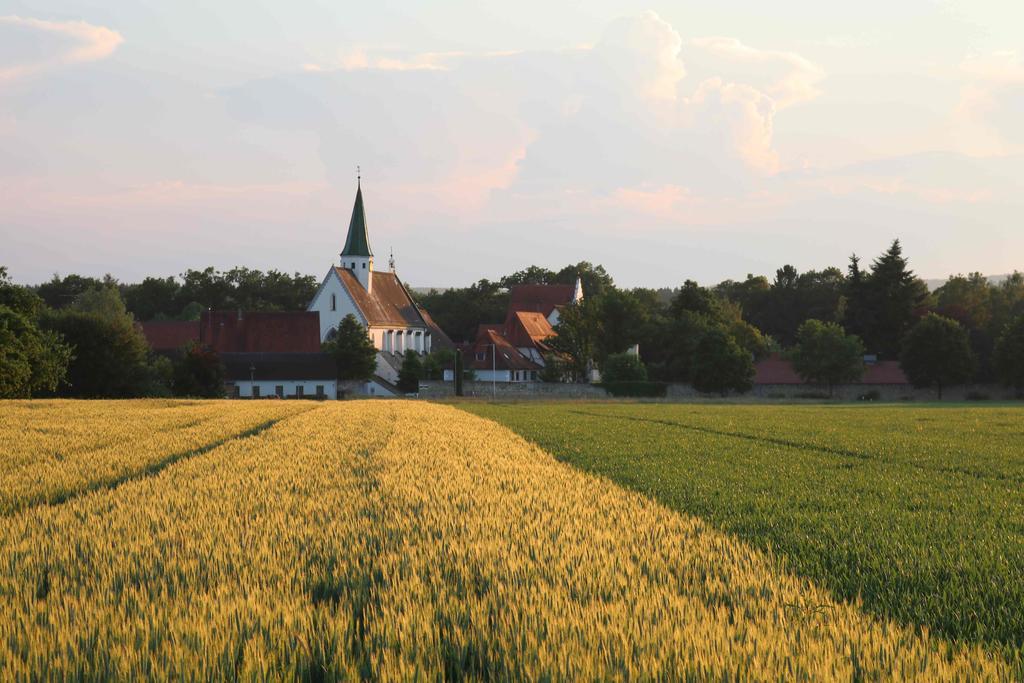 Tagungshaus Kloster Heiligkreuztal Altheim  Exteriör bild