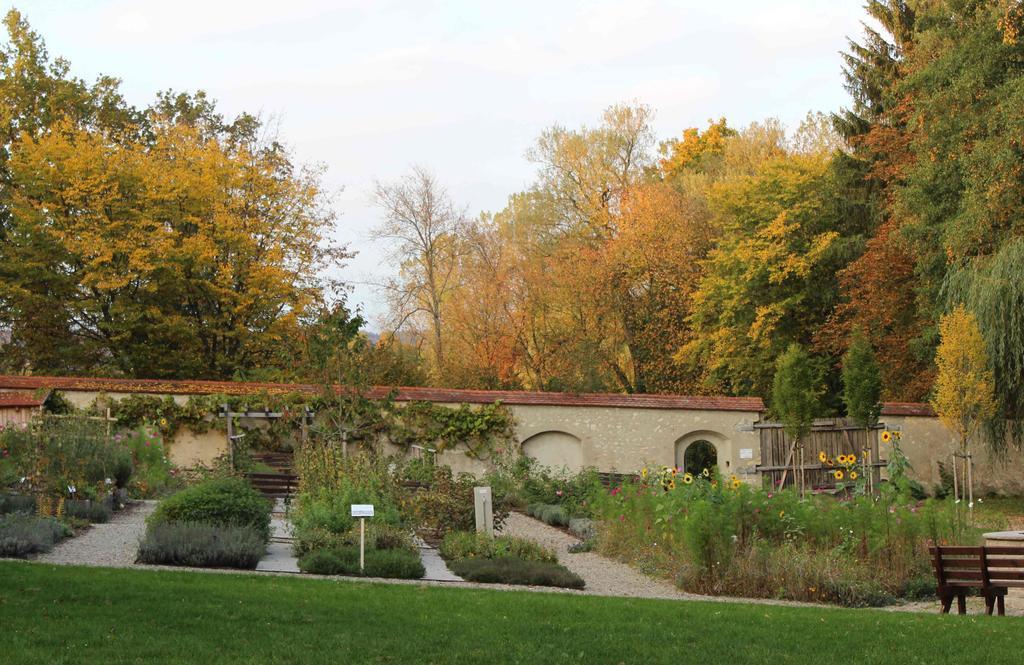 Tagungshaus Kloster Heiligkreuztal Altheim  Exteriör bild